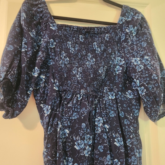 Old Navy Blue Smocked Puff Sleeve Blouse - Picture 4 of 4